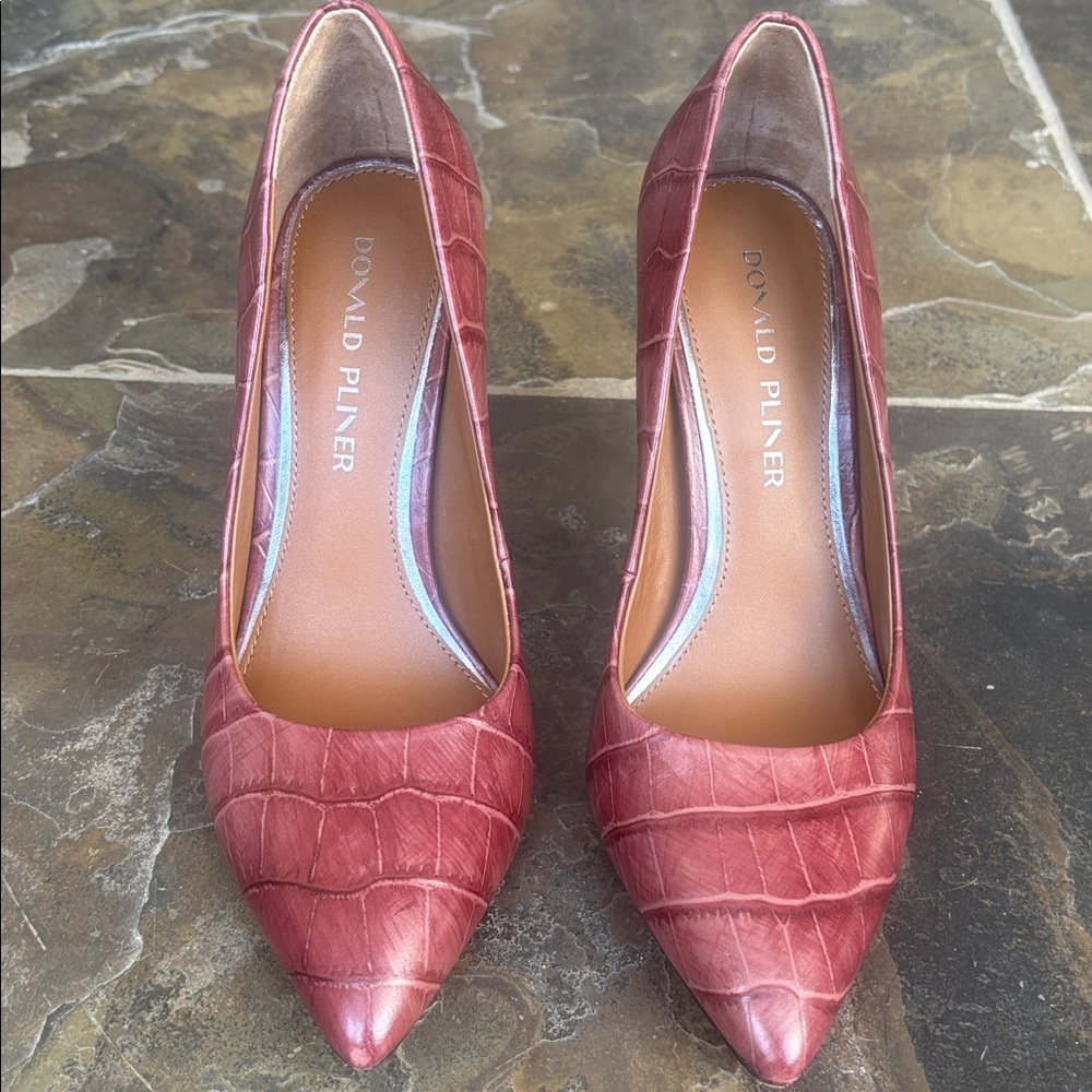Donald Pliner Ruzana Pump - Picture 4 of 14